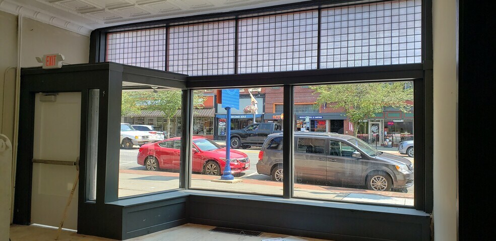 More Photos Of 17 N Sandusky St, Delaware Storefront Retail Office For Lease