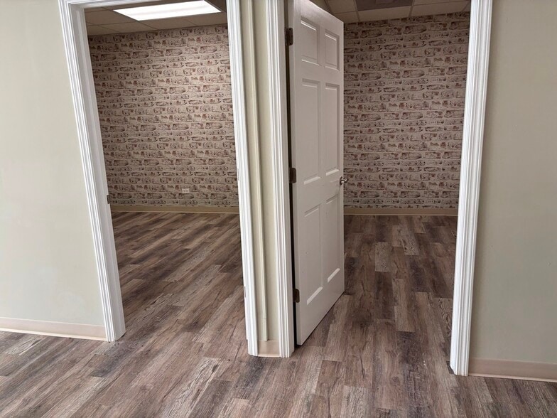 More Photos Of 4212 W Irving Park Rd, Chicago Office For Sale