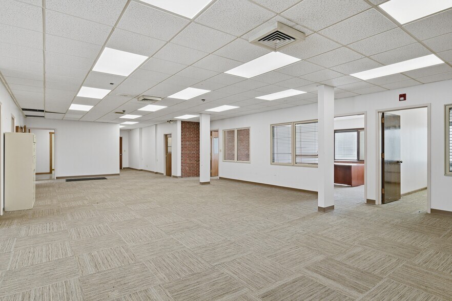 More Photos Of 109 Apremont Way, Westfield Manufacturing For Lease