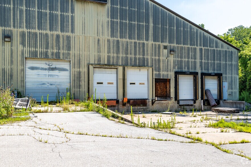 More Photos Of 4600 Park Ave, Des Moines Warehouse For Lease