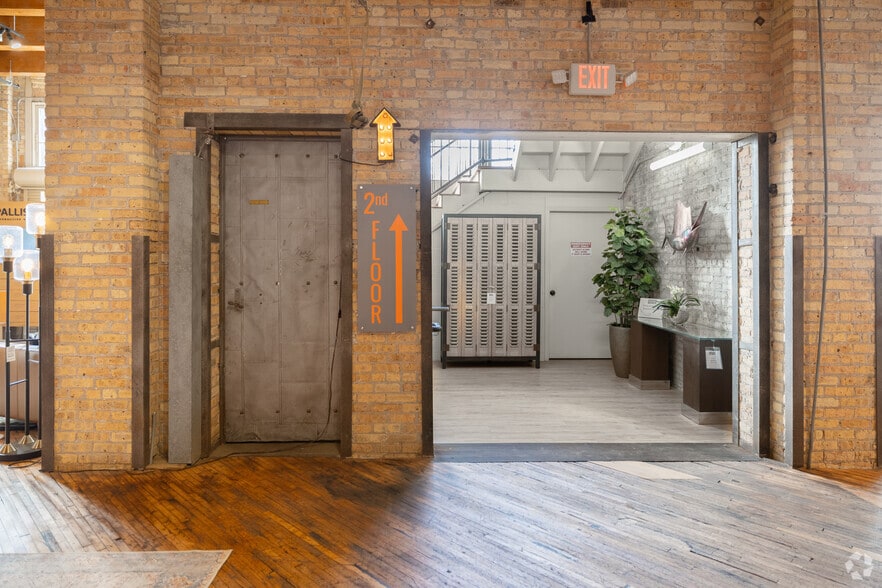 More Photos Of 1741 W Saint Paul Ave, Milwaukee Flex For Sale