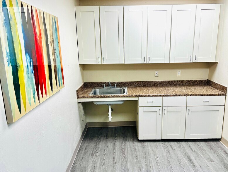 More Photos Of 8801 Forum Way, Fort Worth Light Distribution For Lease