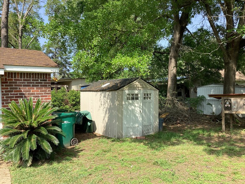 More Photos Of 302 Conroe Dr, Conroe Assisted Living For Sale