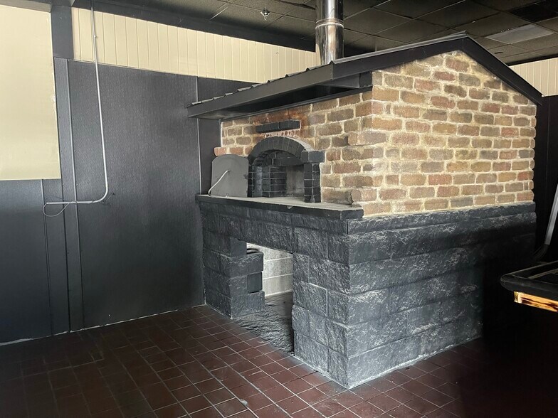 More Photos Of 1423 E Mound Rd, Decatur General Retail For Sale