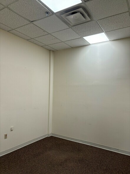 More Photos Of 190 Riverside St, Portland Flex For Lease