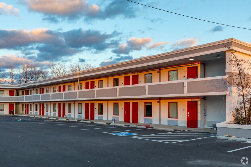 More Photos Of 803 N 2nd St, Clarksville Apartments For Lease