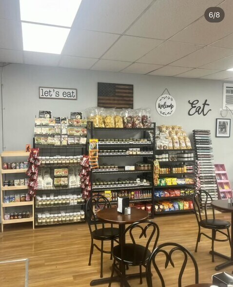 More Photos Of 221 Oak Ave, Torrington Storefront Retail Residential For Lease
