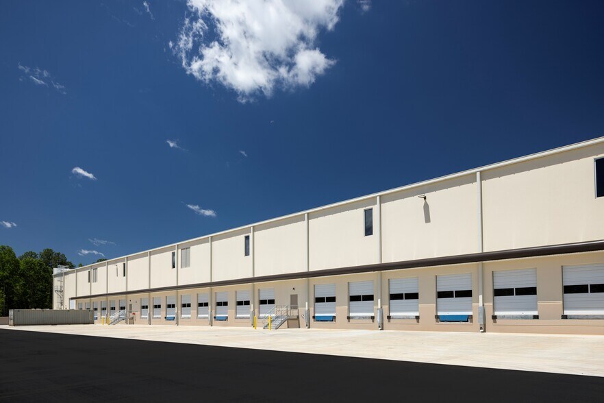 More Photos Of 107 Boggs Rd, Villa Rica Distribution For Lease