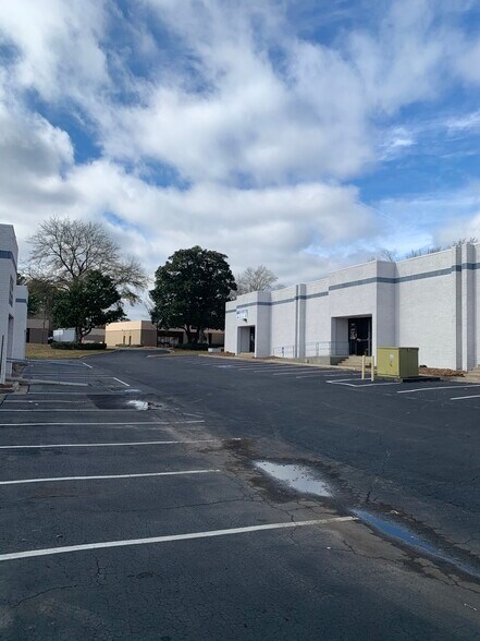 More Photos Of 1775 Wilwat Dr, Norcross Distribution For Lease