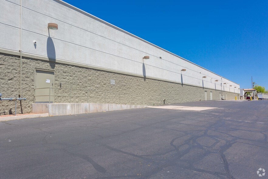 More Photos Of 3961 E Chandler Blvd, Phoenix General Retail For Lease