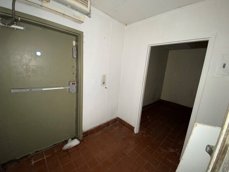 More Photos Of 1280 E Pershing Rd, Decatur Restaurant For Sale