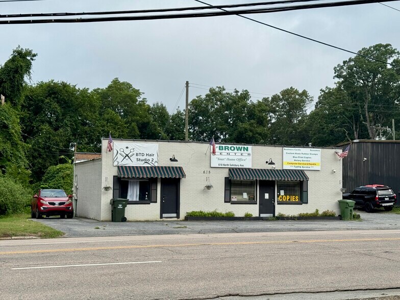 More Photos Of 618 N Salisbury Ave, Spencer Office For Lease