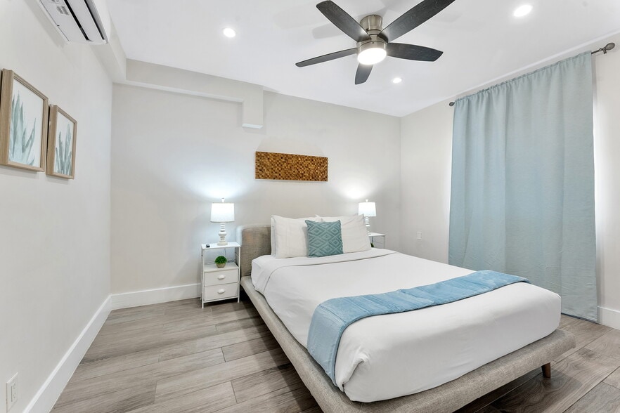 More Photos Of 3020-3024 Seville St, Fort Lauderdale Hotel For Sale