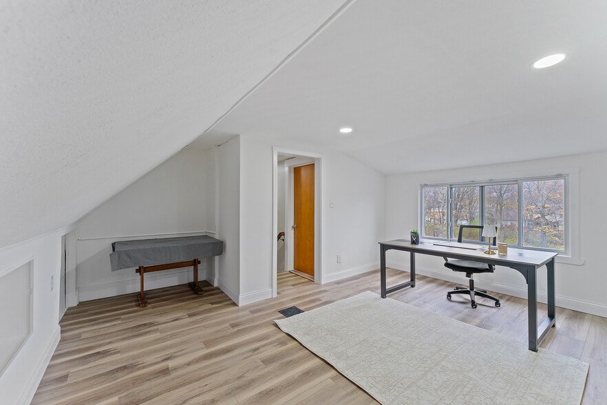 More Photos Of 784 McClurg Rd, Youngstown Office For Sale