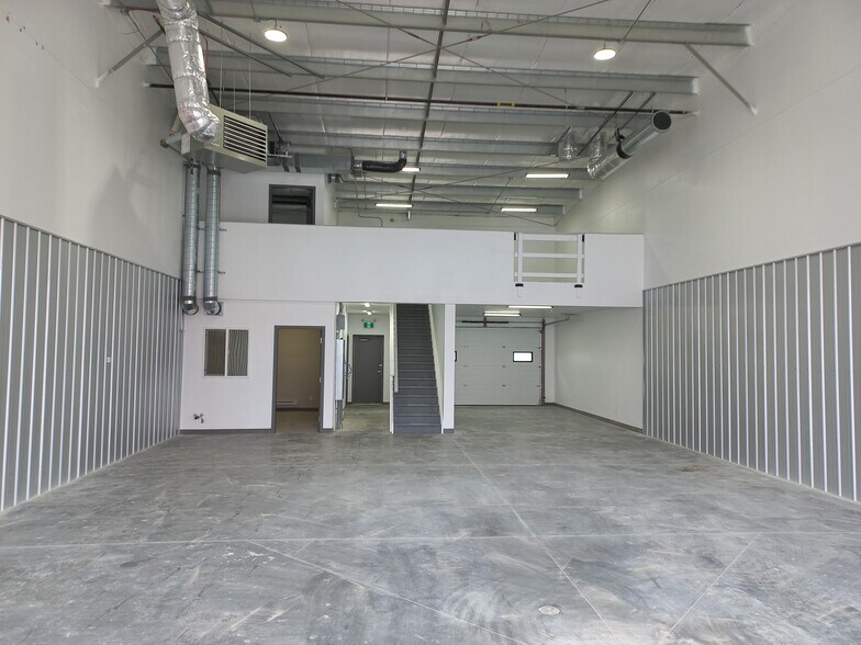 More Photos Of 285127 Frontier Rd, Calgary Warehouse For Lease