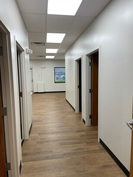 More Photos Of 3934-3946 N Hampton Dr, Powell Unknown For Lease