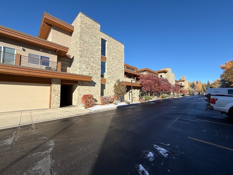 More Photos Of 110 Lindsay Cir, Ketchum Office For Lease