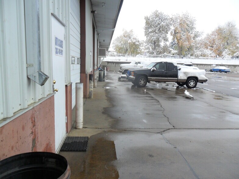 More Photos Of 1790 Jasper St, Aurora Light Manufacturing For Lease
