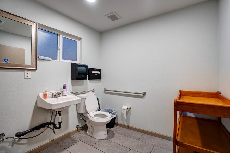 More Photos Of 854 Crows Landing Rd, Modesto Auto Dealership For Sale