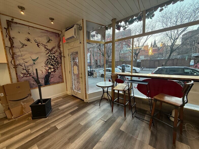 More Photos Of 496 Hudson St, New York Storefront Retail Residential For Lease