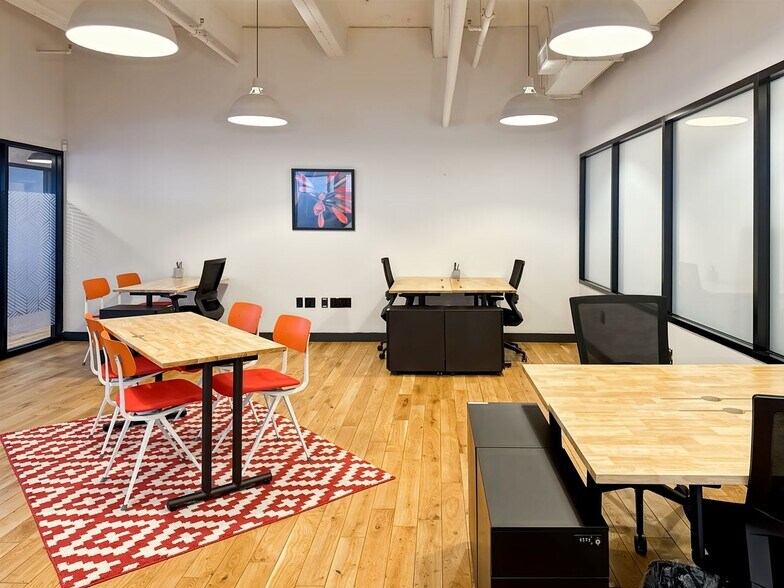More Photos Of 128 S Tryon St, Charlotte Coworking Space