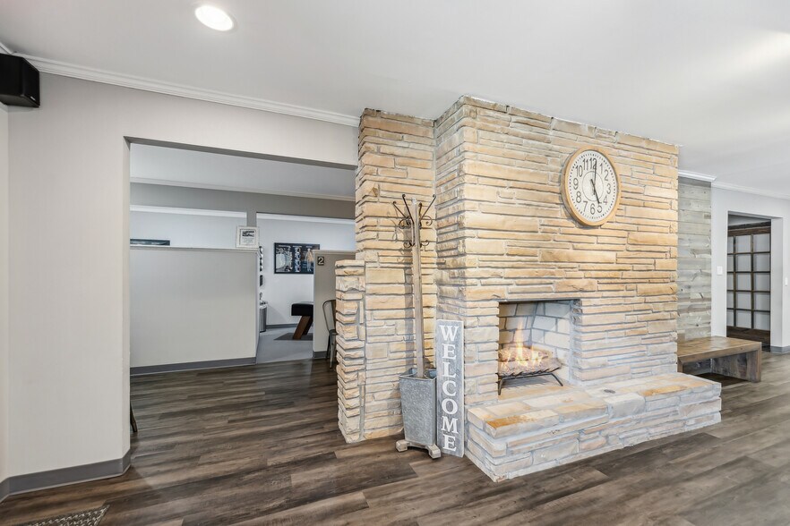 More Photos Of 930 W Main St, Jenks Medical For Sale