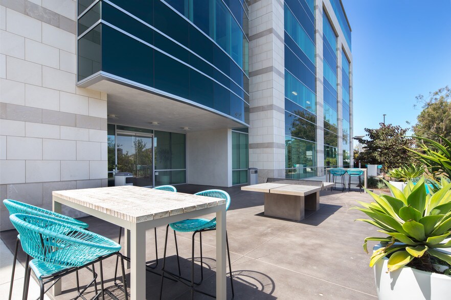 More Photos Of 10920 Via Frontera, San Diego Office For Lease