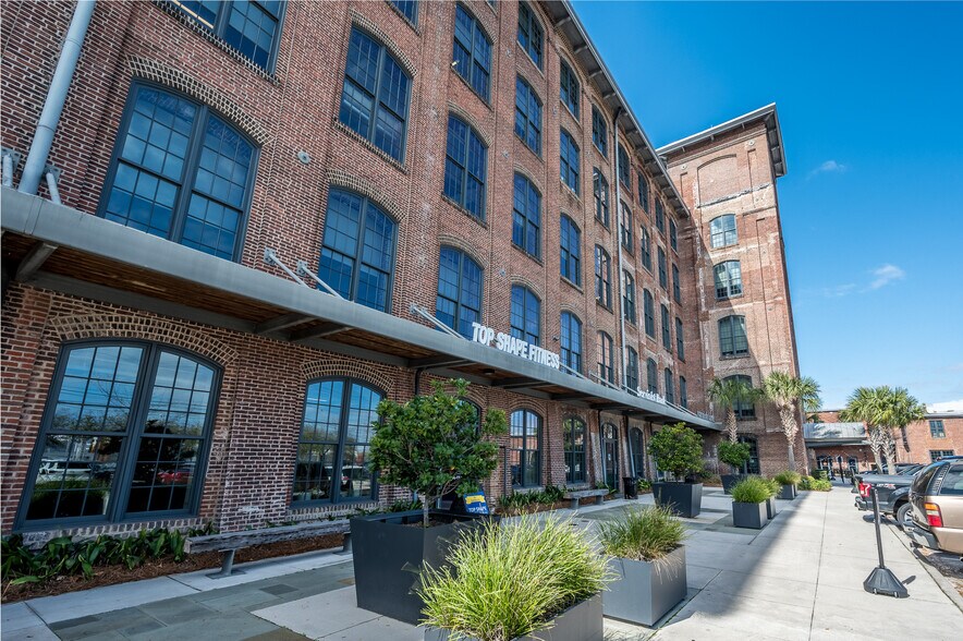 More Photos Of 6801 Carnegie Blvd, Charlotte Office Residential For Lease