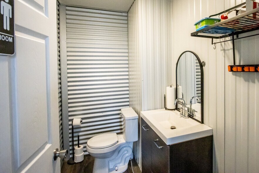 More Photos Of 1419 Old Hardin Rd, Billings Flex For Sale