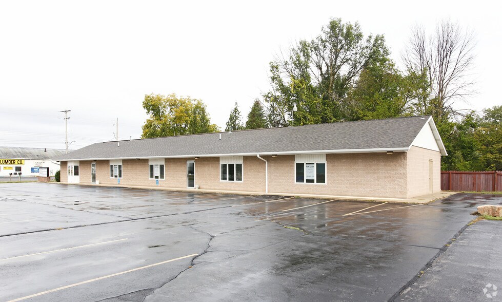 More Photos Of 11831 Maple Rd, Birch Run Office For Sale