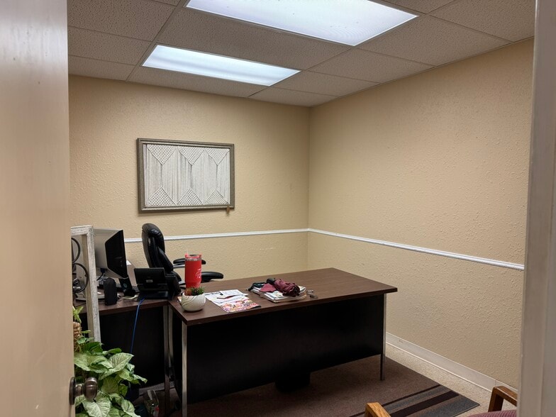 More Photos Of 306 W Main St, Atlanta Freestanding For Sale