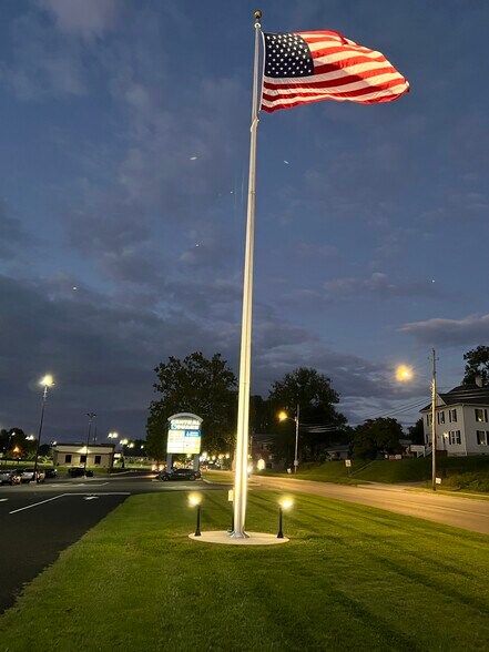 More Photos Of 719-725 W Main St, Radford Unknown For Lease