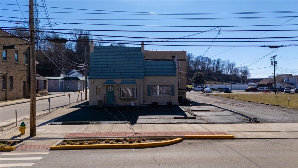 More Photos Of 926 Market St, Parkersburg Office Residential For Sale