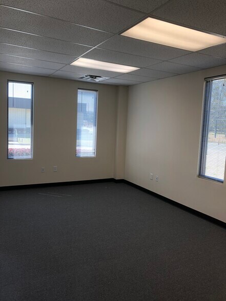 More Photos Of 2354 Pendley Rd, Cumming Warehouse For Lease