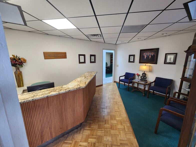 More Photos Of 747 N Washington Blvd, Sarasota Office For Lease