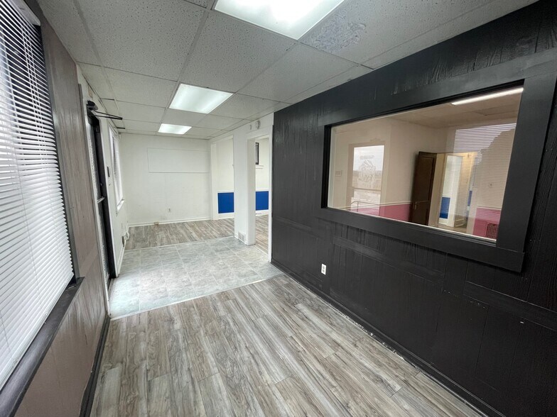 More Photos Of 5964 Steubenville Pike, McKees Rocks Office For Lease