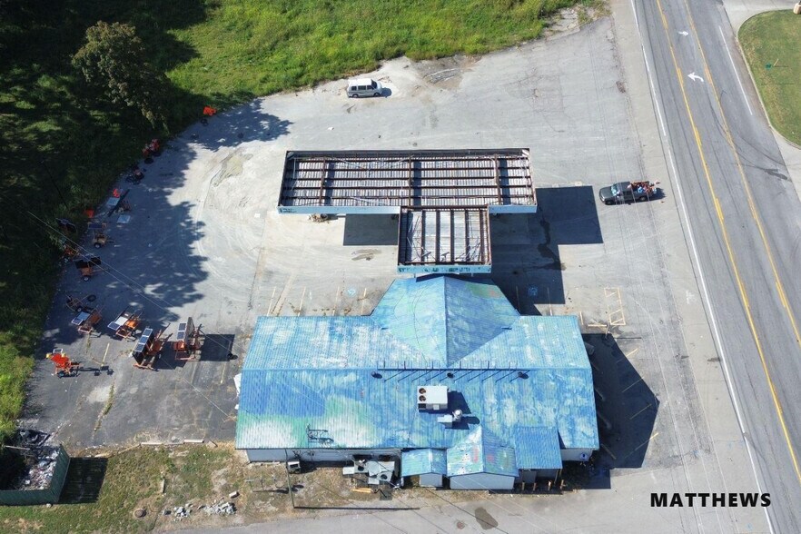 Primary Photo Of 15570 Highway 13 S, Hurricane Mills Service Station For Sale