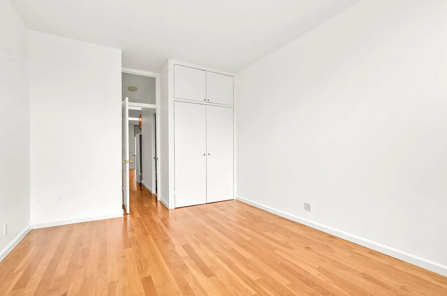 More Photos Of 566 Onderdonk Ave, Ridgewood Storefront Retail Residential For Sale