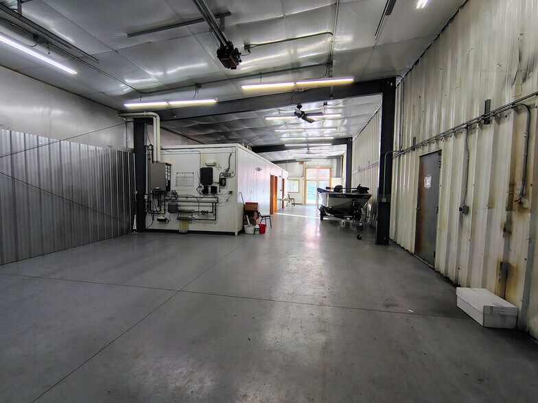 More Photos Of N16184 Old Hwy 13, Lake Service For Sale