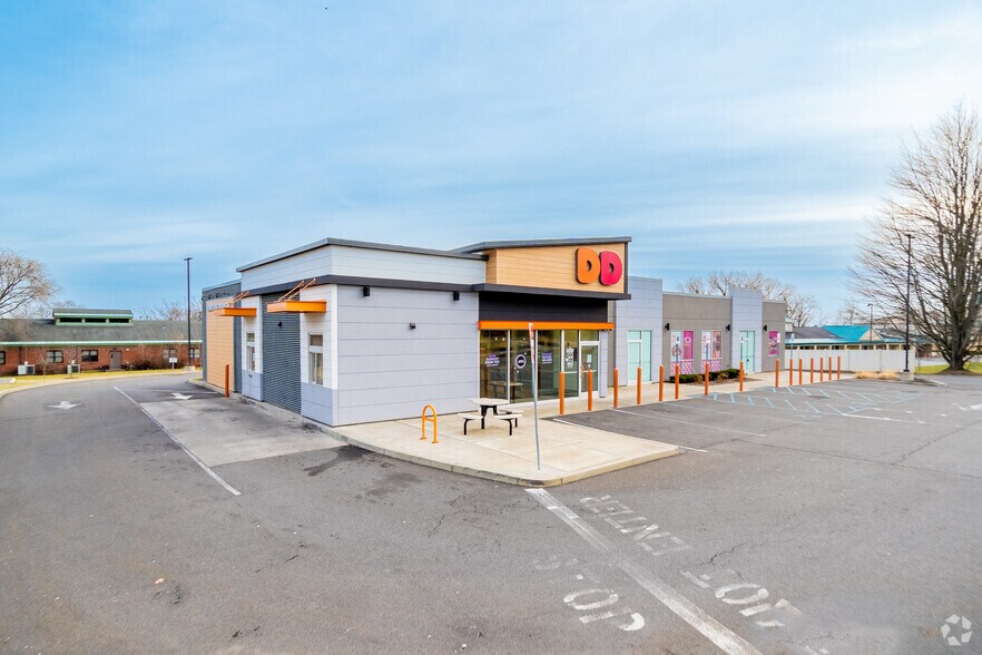 Primary Photo Of 500 Northern Blvd, Albany Freestanding For Lease