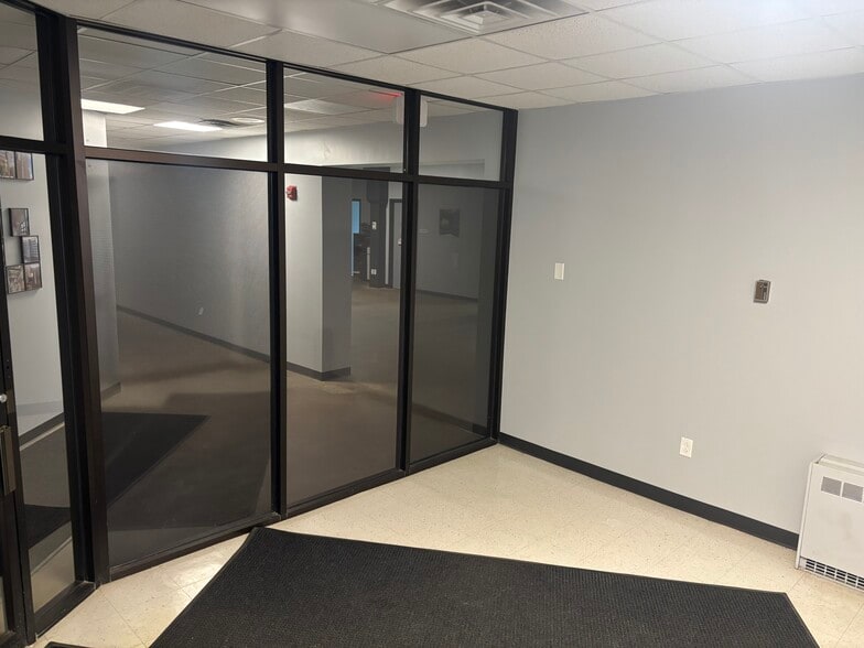 More Photos Of 360 Highland Rd E, Macedonia Office For Sale