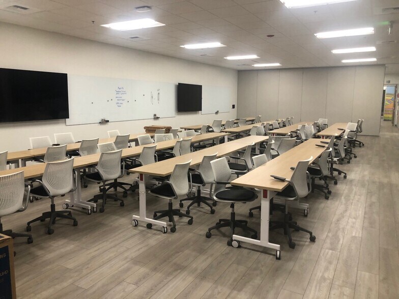 More Photos Of 1025 Creekside Ridge Dr, Roseville Office For Lease