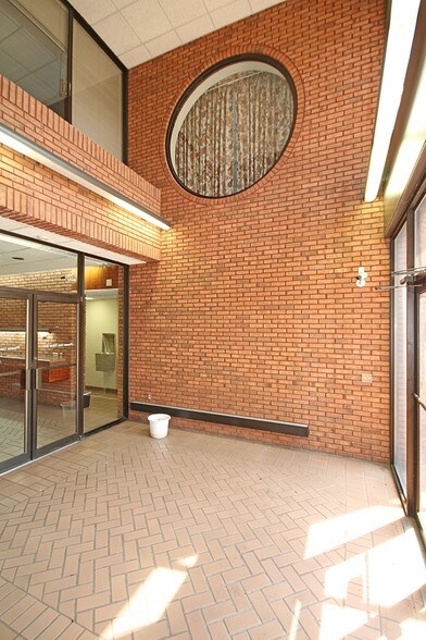 More Photos Of 1444 Watson Blvd, Warner Robins Office For Lease