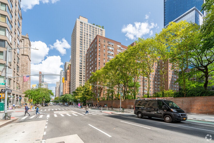 More Photos Of 345 W 58th St, New York Apartments For Sale