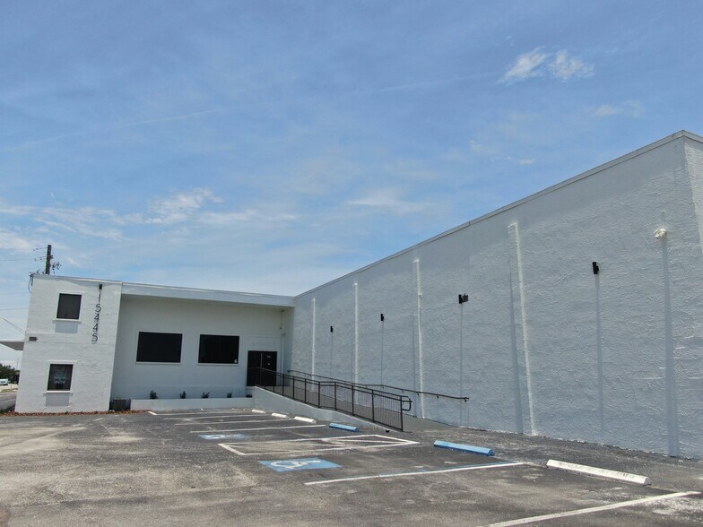 More Photos Of 15445 N Nebraska Ave, Lutz Warehouse For Lease
