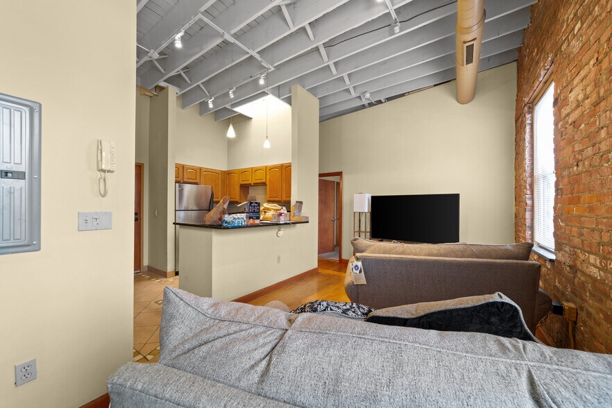 More Photos Of 2800-2806 Mayfield Rd, Cleveland Heights Storefront Retail Office For Sale