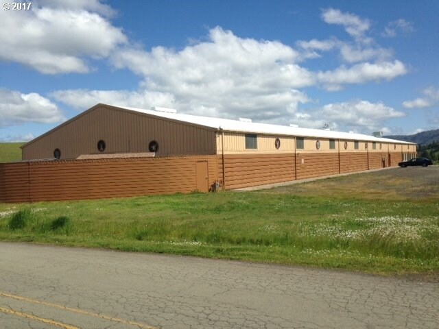 More Photos Of 411 NW Safari Rd, Winston Flex For Sale