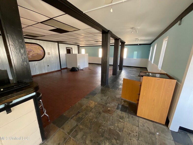 More Photos Of 515 S High School Ave, Columbia Restaurant For Sale
