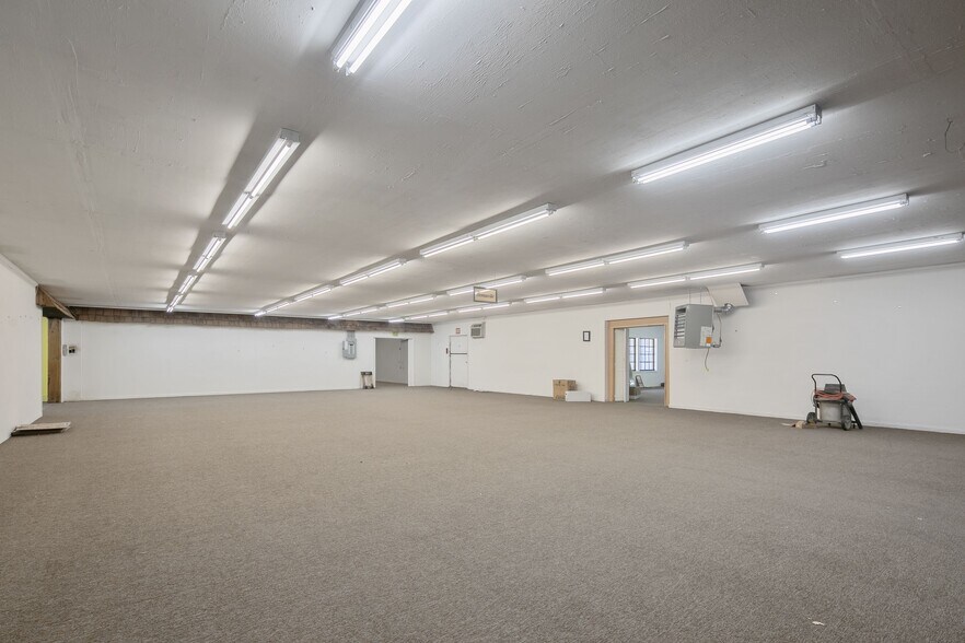 More Photos Of 4017 Dunn Rd, Eastover Showroom For Lease
