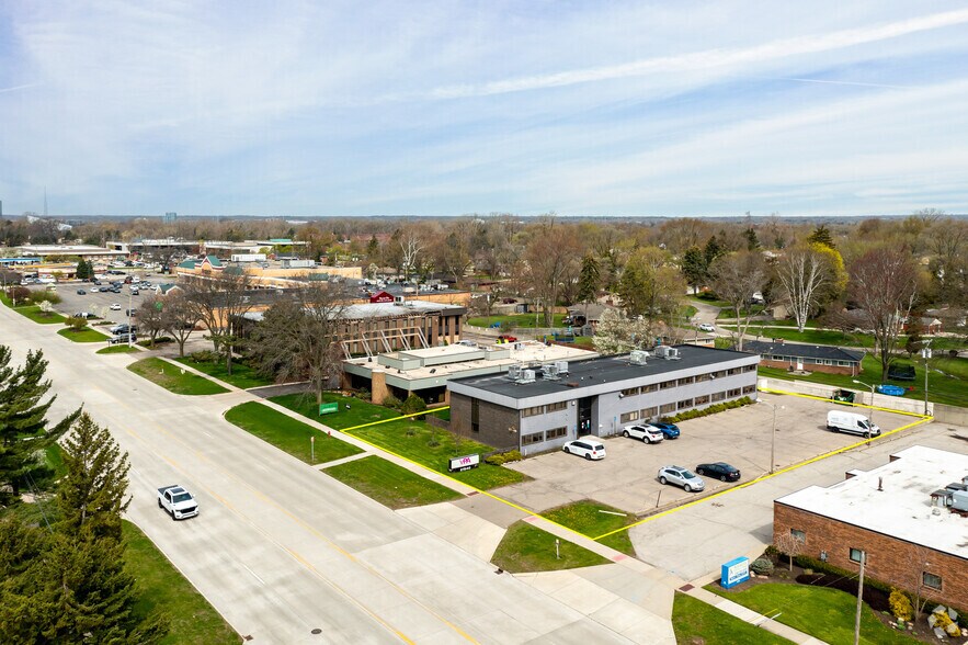 More Photos Of 21540 W 11 Mile Rd, Southfield Medical For Lease
